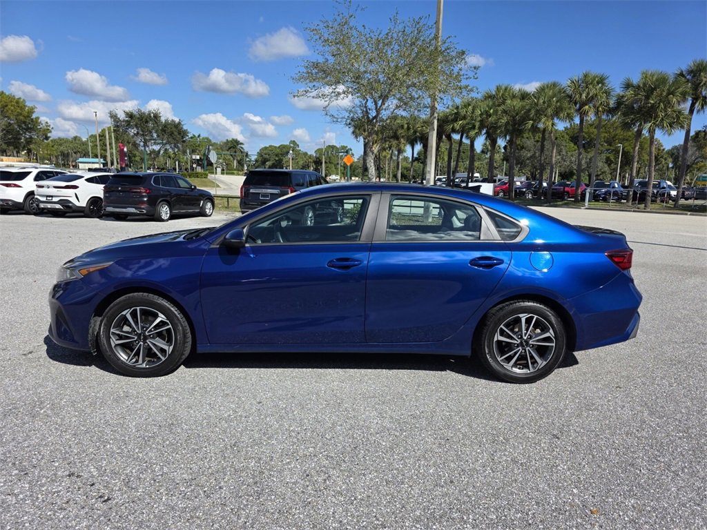 2024 Kia Forte LXS photo 2