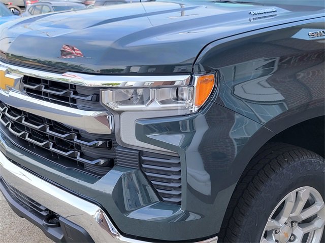 2025 Chevrolet Silverado 1500 LT photo 9