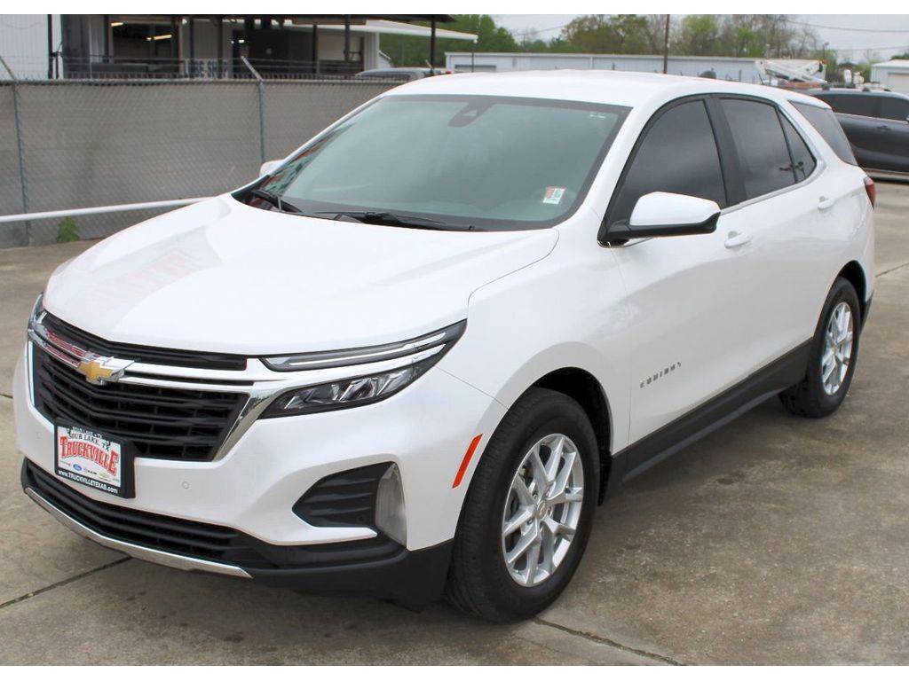 2023 Chevrolet Equinox LT photo 2