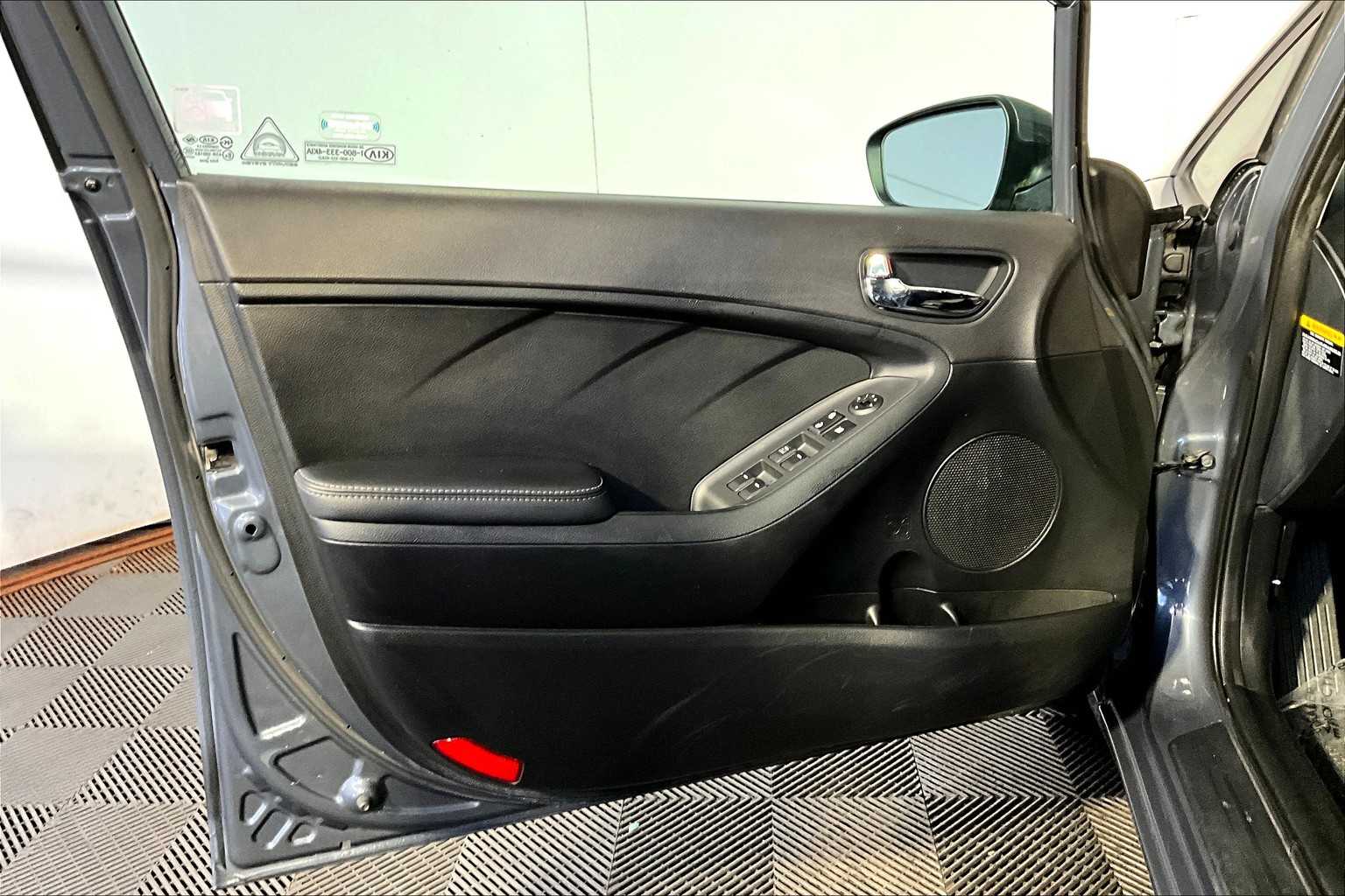 2016 Kia Forte 5-Door LX photo 20