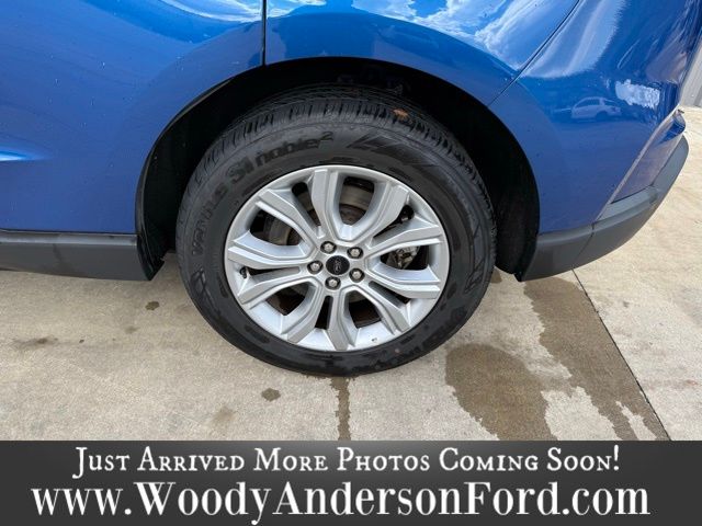 2023 Ford Edge Titanium photo 3