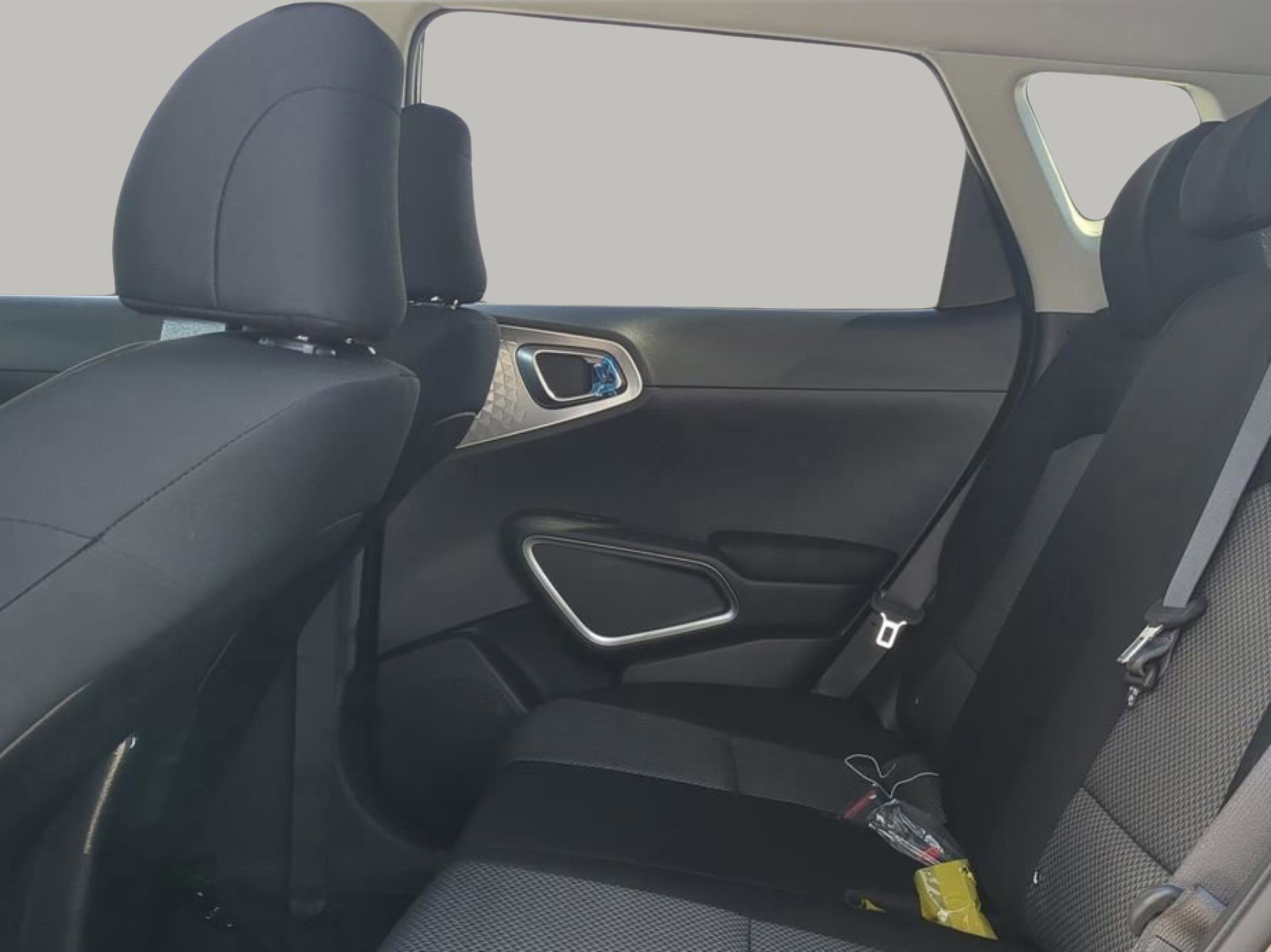 2025 Kia Soul LX photo 13