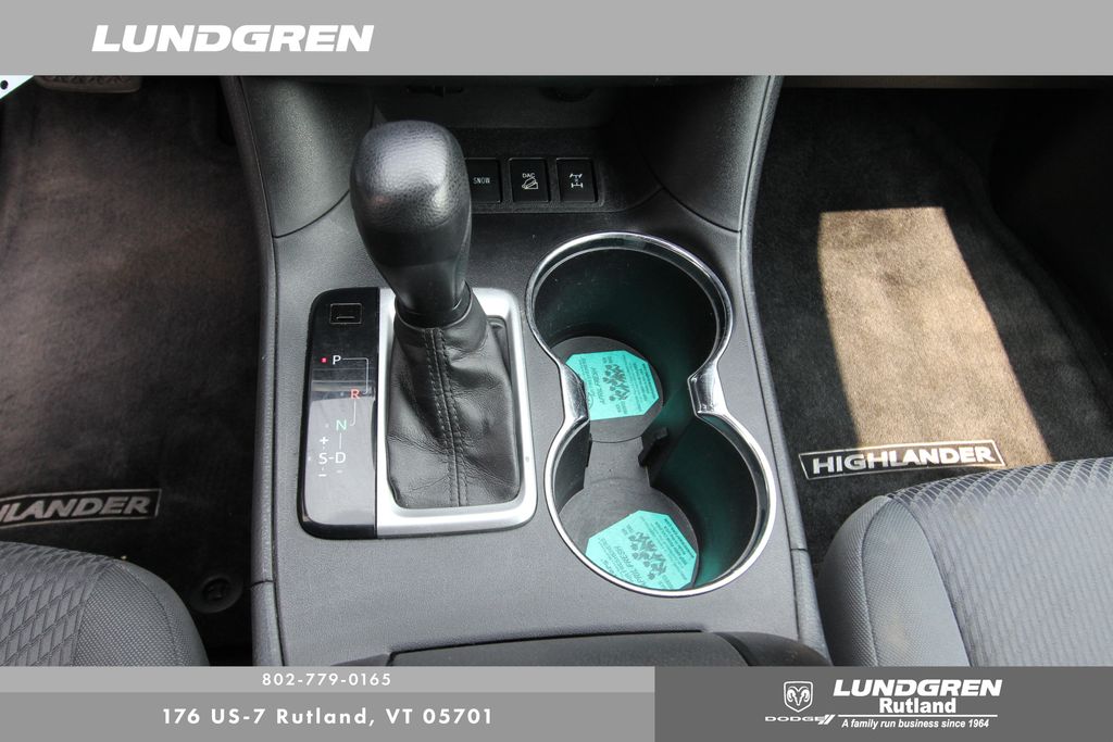 2015 Toyota Highlander LE Plus photo 19