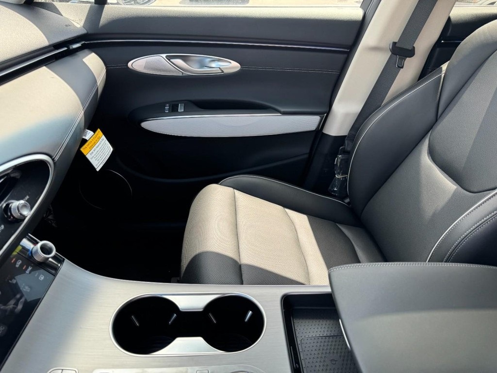 2026 Genesis GV70 2.5T Advanced photo 7