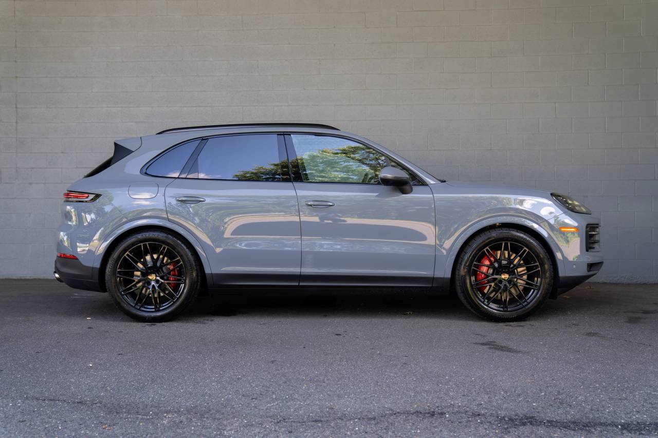 2025 Porsche Cayenne S photo 13