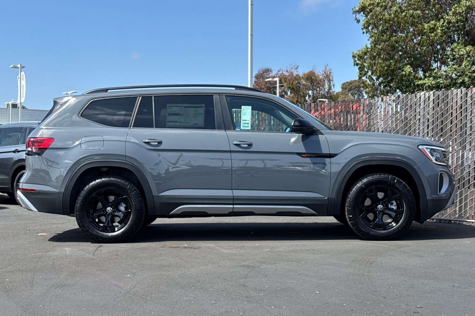 2025 Volkswagen Atlas Peak Edition SE photo 4