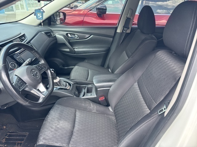 2017 Nissan Rogue SV photo 5