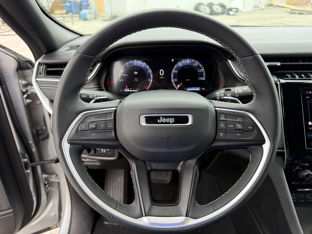 2023 Jeep Grand Cherokee Altitude photo 2