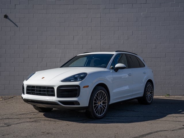 2022 Porsche Cayenne Platinum Edition's photo