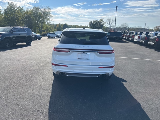 2022 Lincoln Corsair Standard photo 6