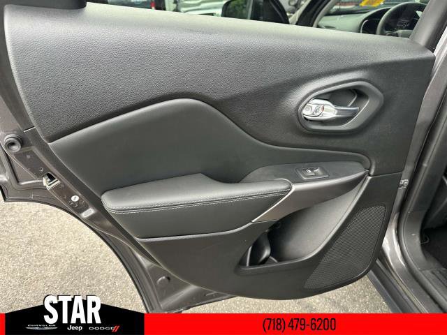 2021 Jeep Cherokee Latitude Lux photo 14