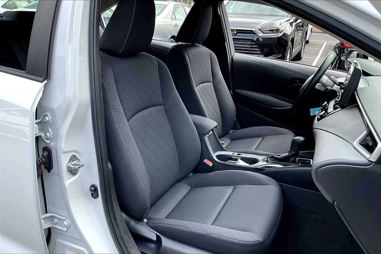 2023 Toyota Corolla LE photo 8