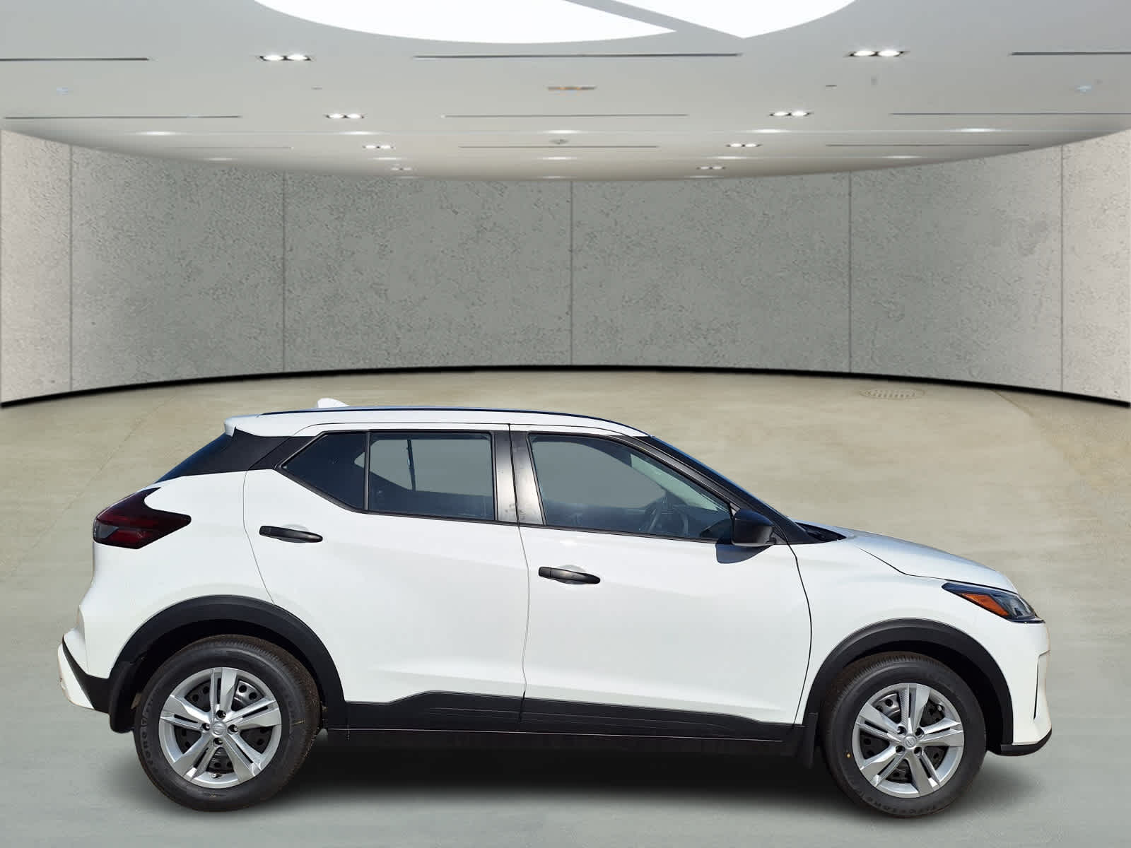 2025 Nissan Kicks Play S photo 6
