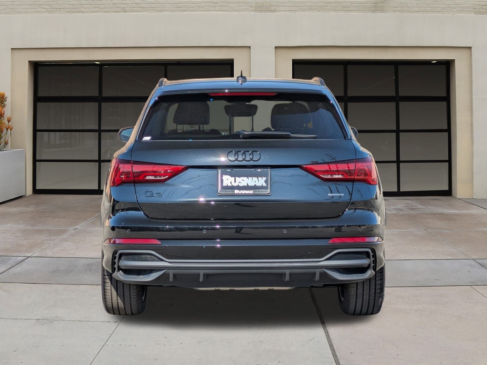 2025 Audi Q3 S line Premium Plus photo 3
