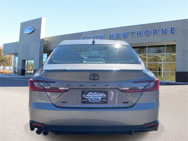 2025 Toyota Camry SE photo 4