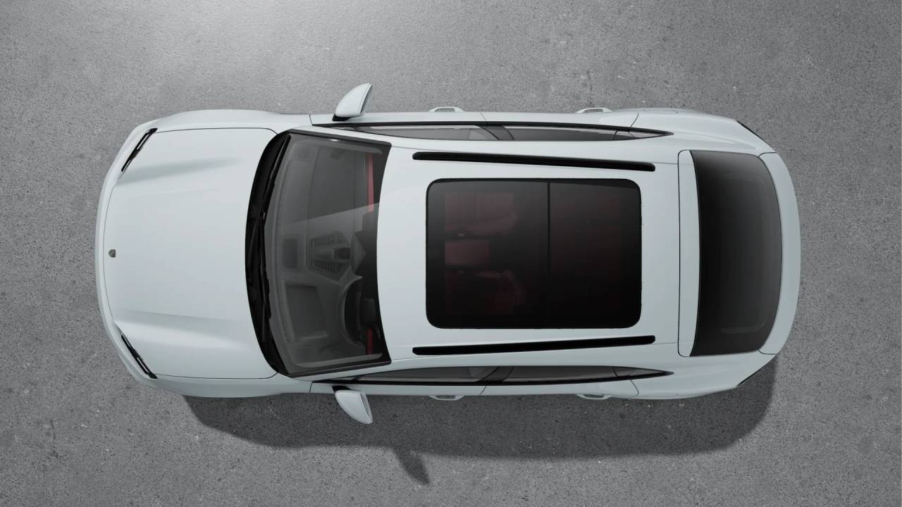 2025 Porsche Macan Turbo Electric photo 3