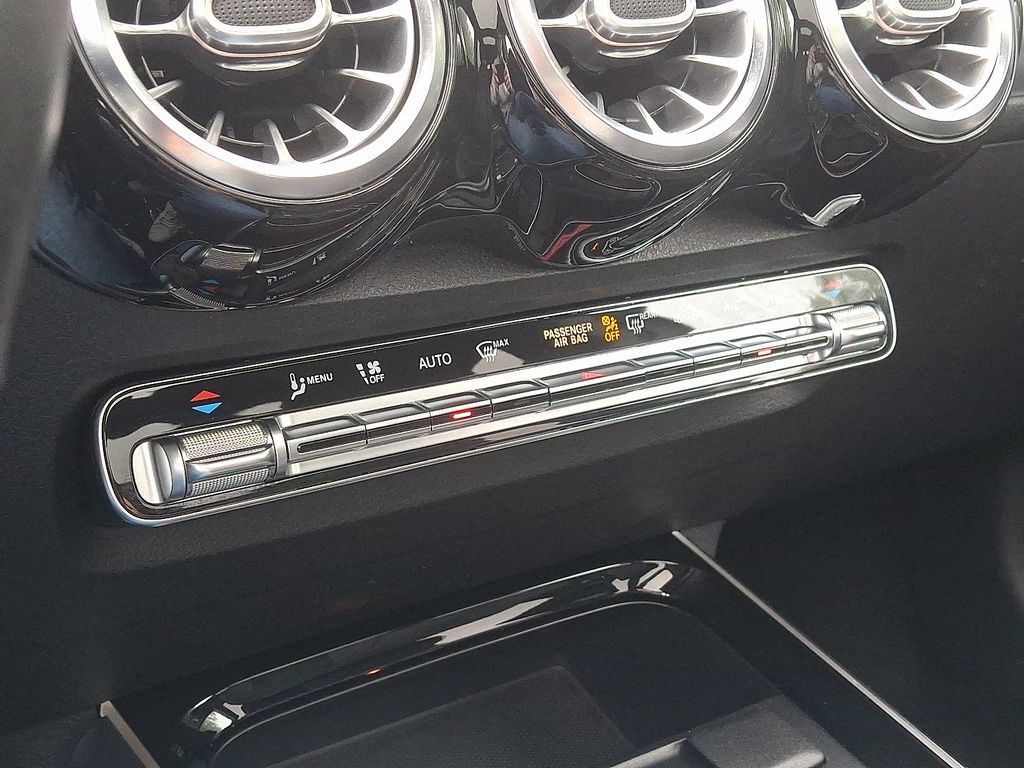 2021 Mercedes Benz GLB 250 4MATIC photo 16