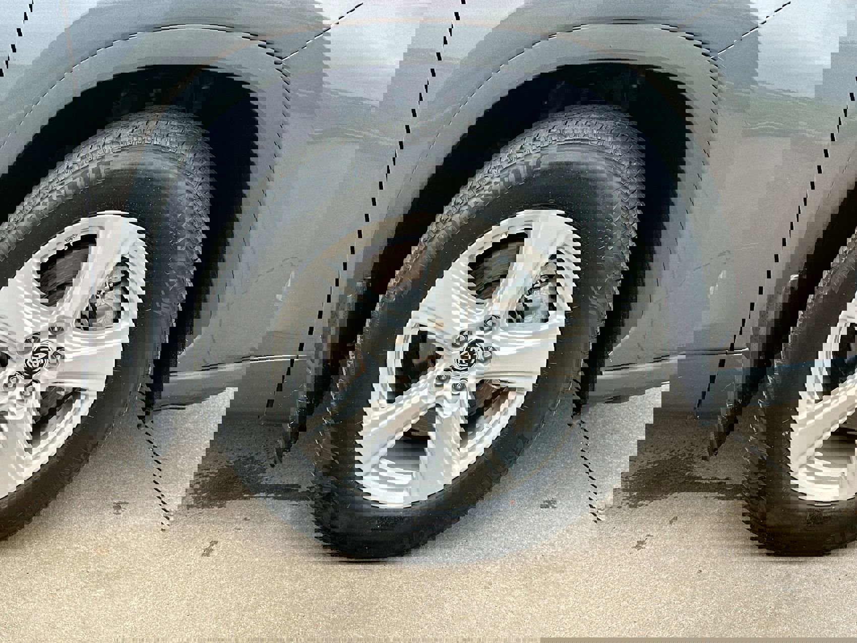 2023 Toyota Highlander L photo 23