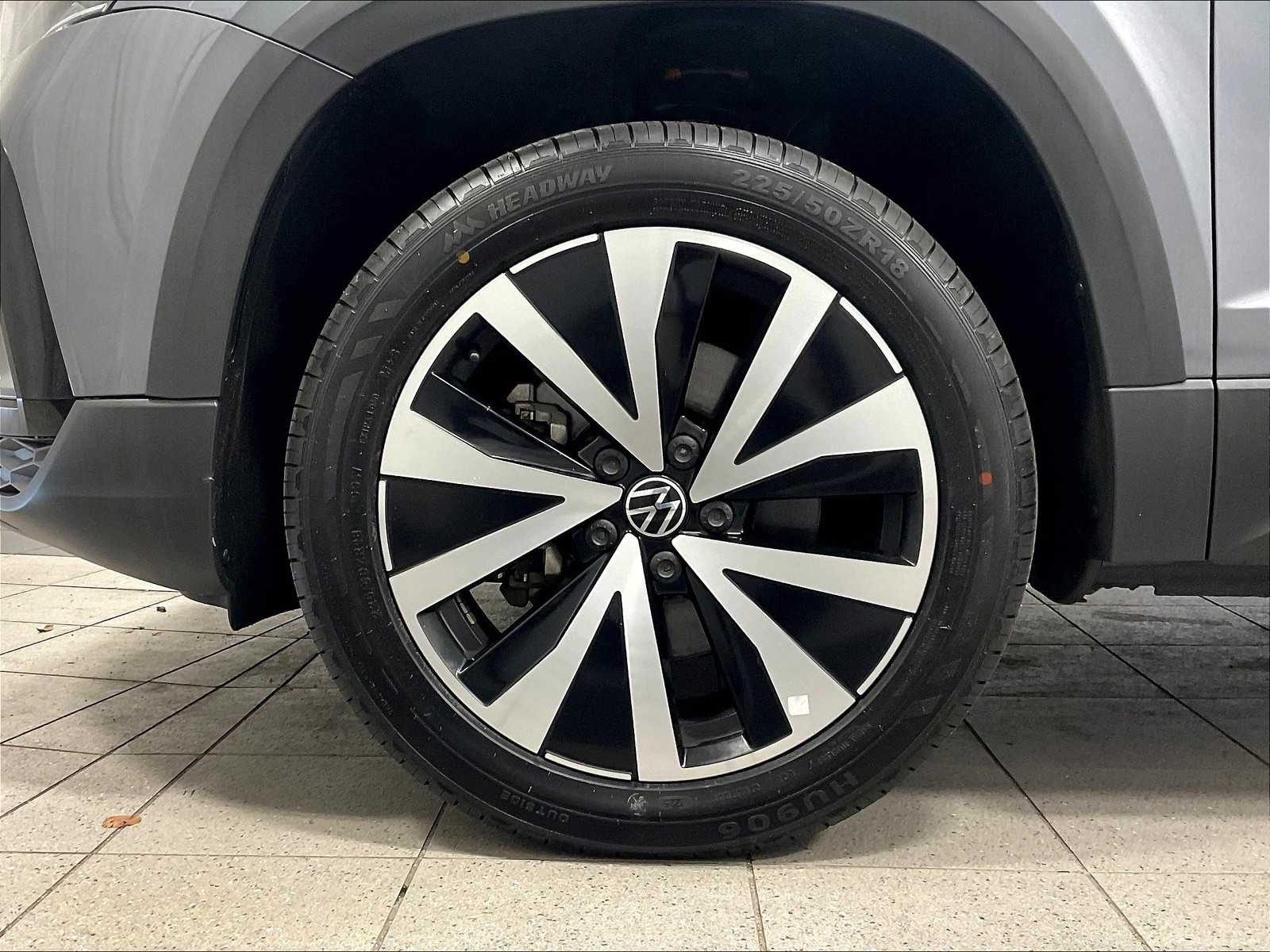 2022 Volkswagen Taos SE photo 4