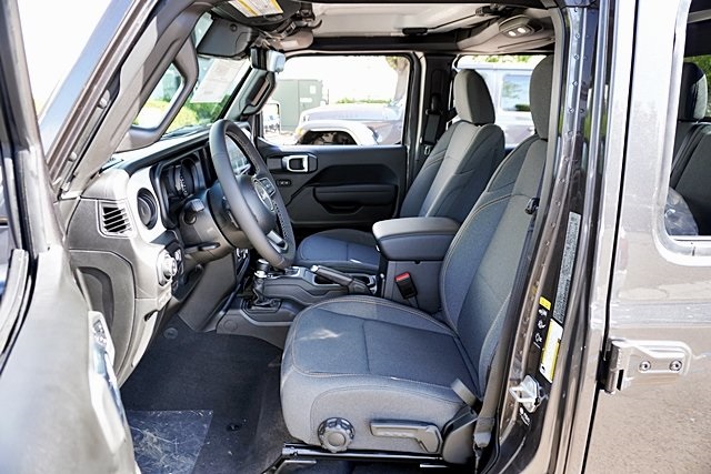 New 2025 Granite Crystal Metallic Clear-Coat Exterior Paint Jeep Sport S image 18