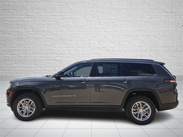 2025 Jeep Grand Cherokee Laredo photo 2