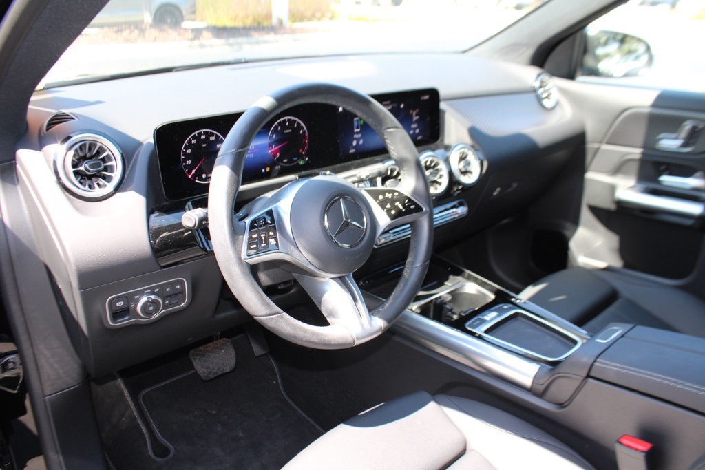 2025 Mercedes Benz GLA 250 photo 2