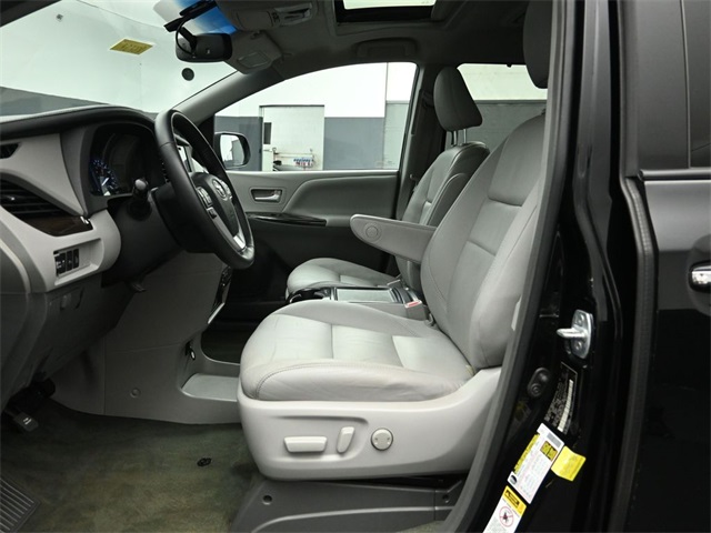 2017 TOYOTA SIENNA - Image 10
