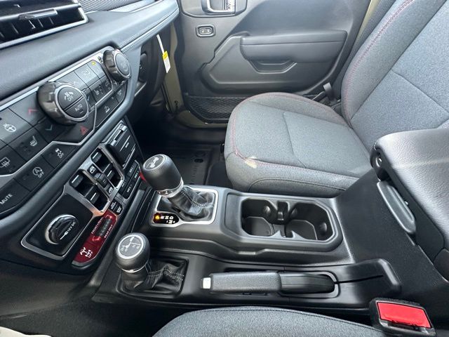2025 Jeep Wrangler Rubicon photo 26