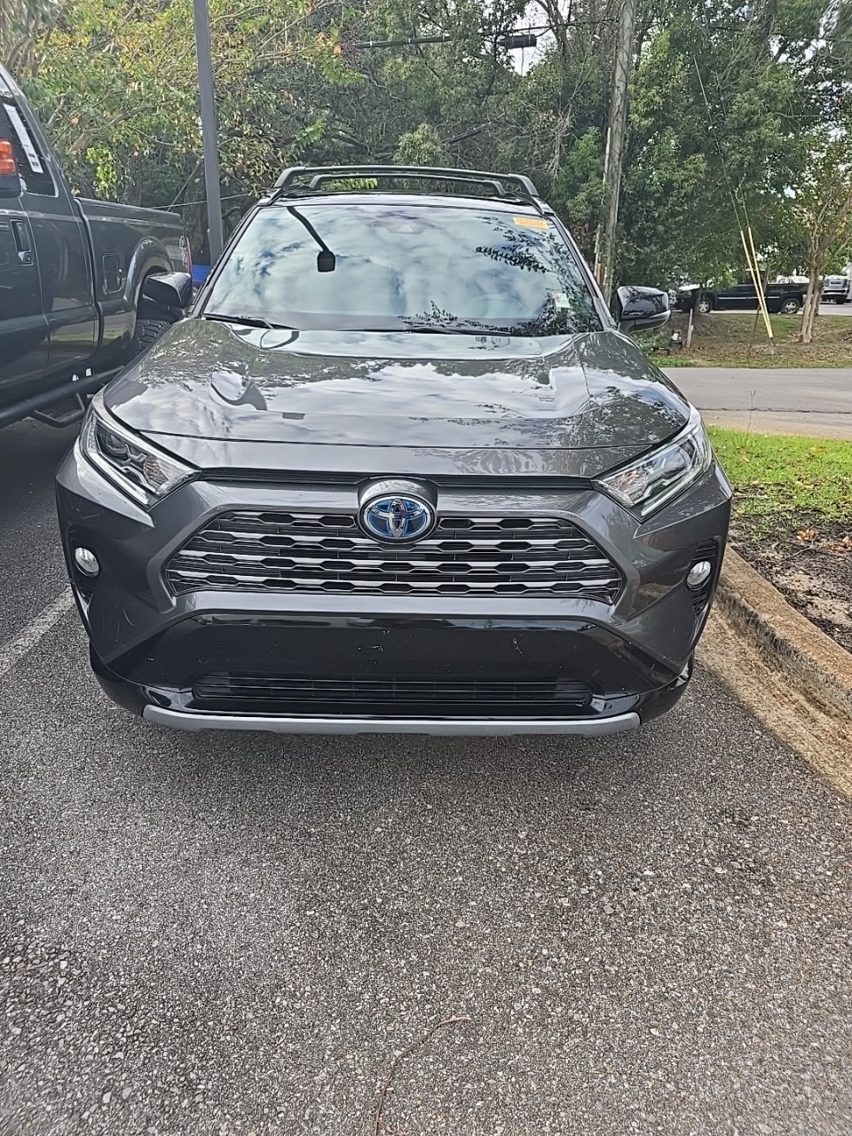 2021 Toyota RAV4 XSE photo 2