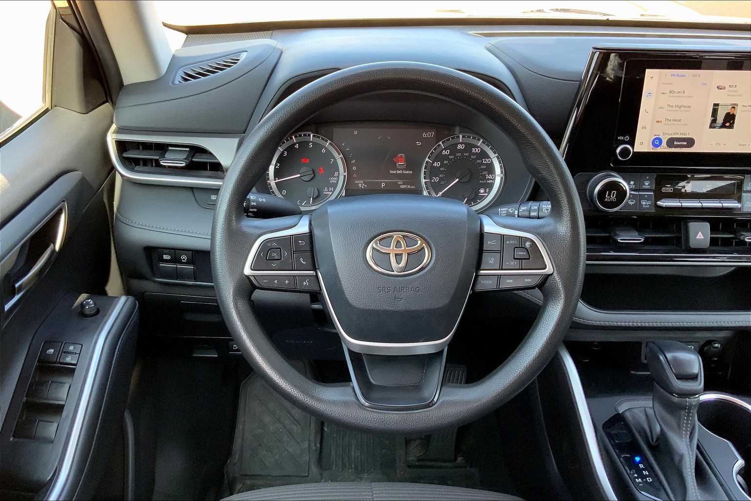 2023 Toyota Highlander L photo 13