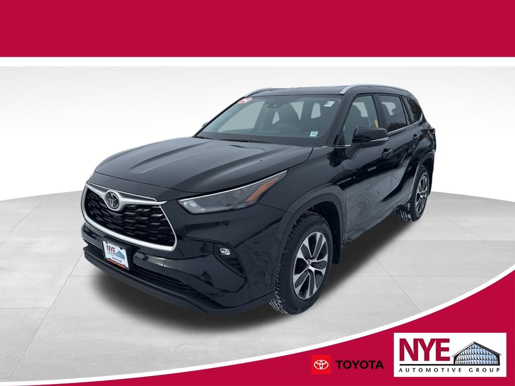 2024 Toyota Highlander XLE's photo