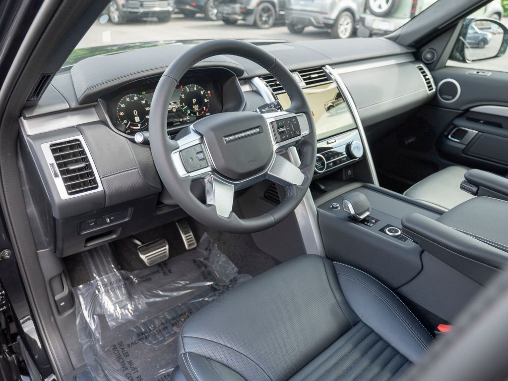 2025 Land Rover Discovery SE photo 11