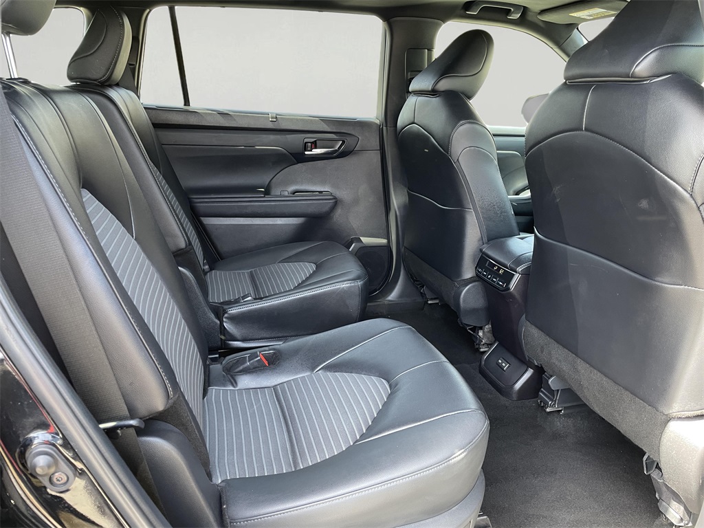 2024 Toyota Highlander XSE photo 11