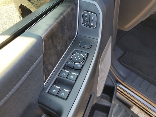 2025 Ford F-250 Lariat photo 20