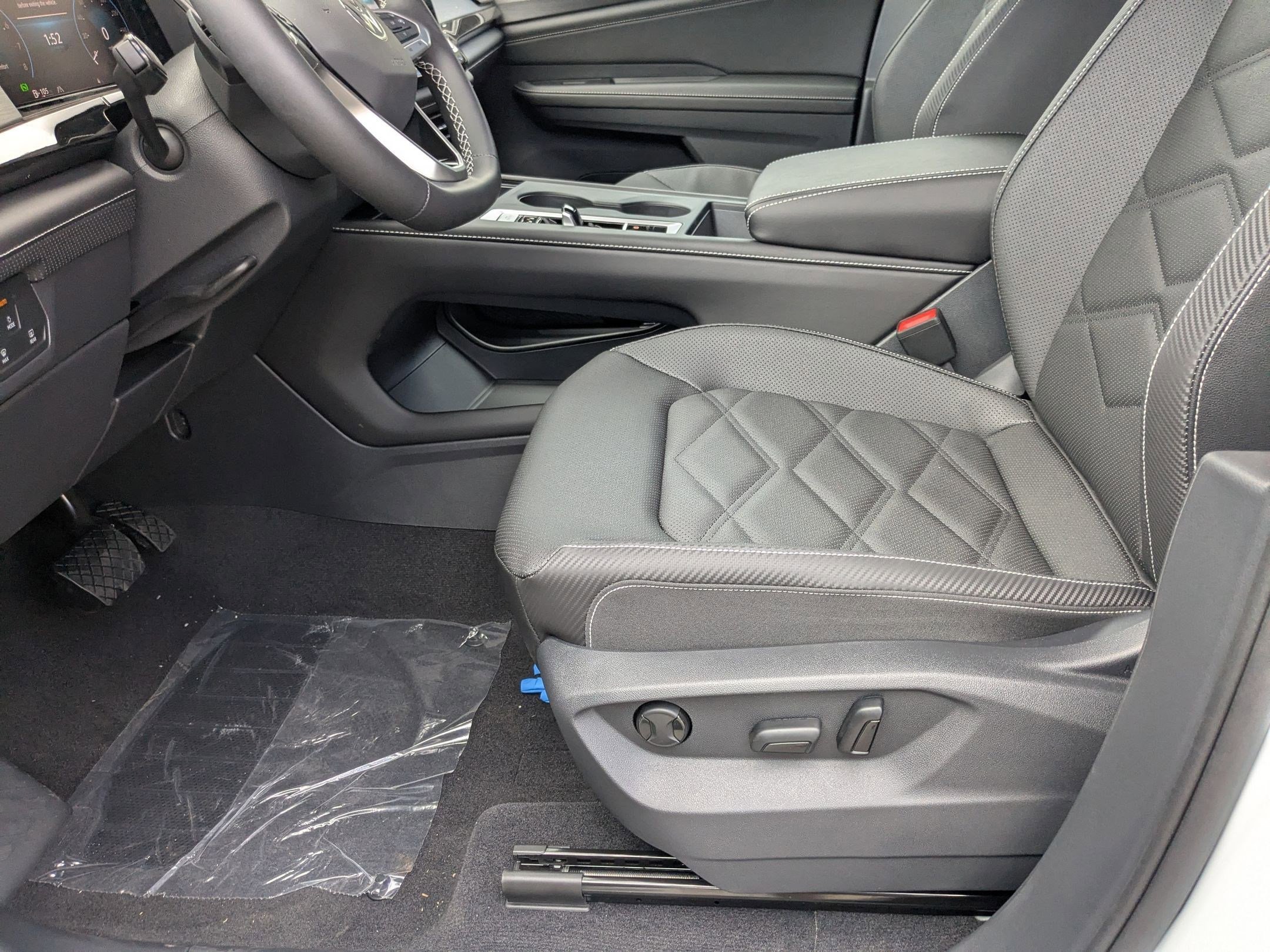 2026 Volkswagen Atlas Cross Sport SE photo 3