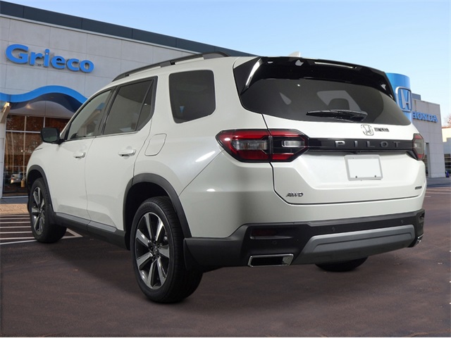 2025 Honda Pilot Touring photo 3