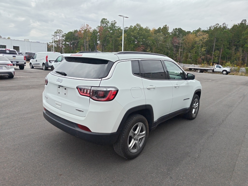 2024 Jeep Compass Latitude photo 4