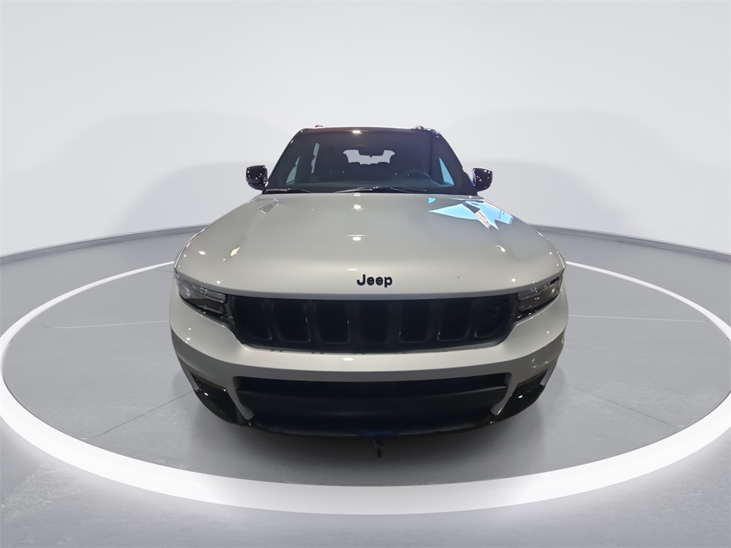 2025 Jeep Grand Cherokee Limited photo 2