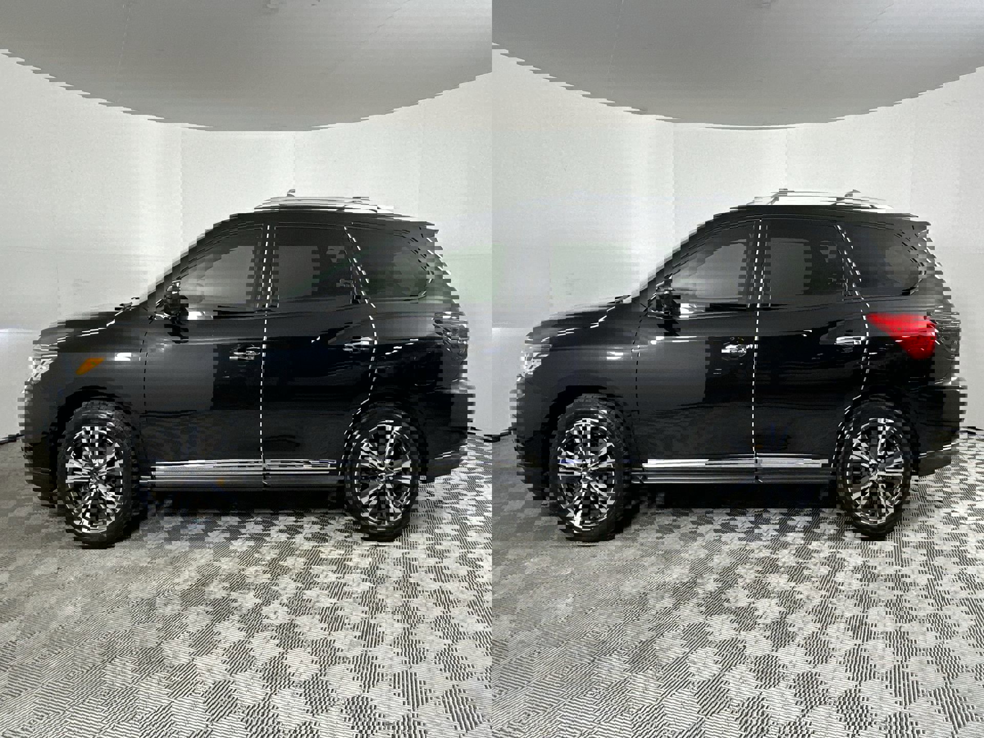 2020 Nissan Pathfinder Platinum photo 4