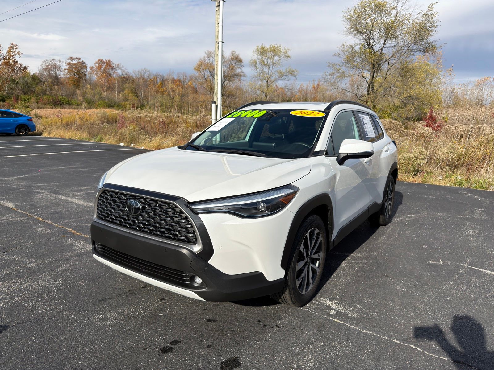 2022 Toyota Corolla Cross XLE photo 2