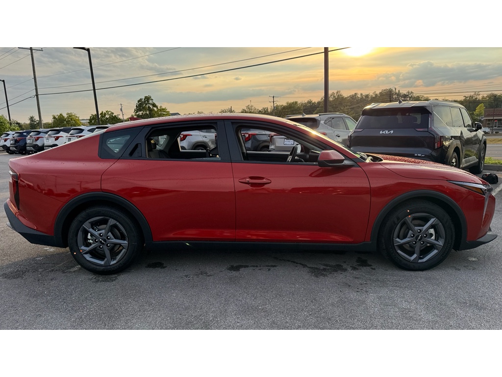 2025 Kia K4 LXS photo 2