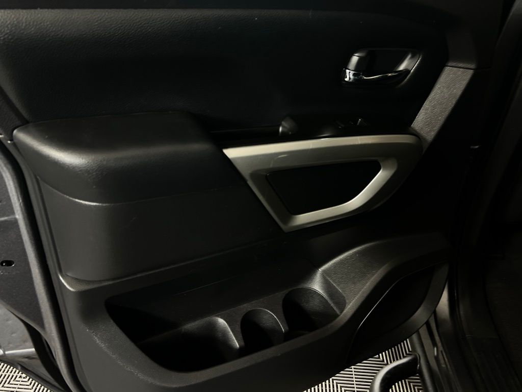 2024 Nissan Titan SV photo 22