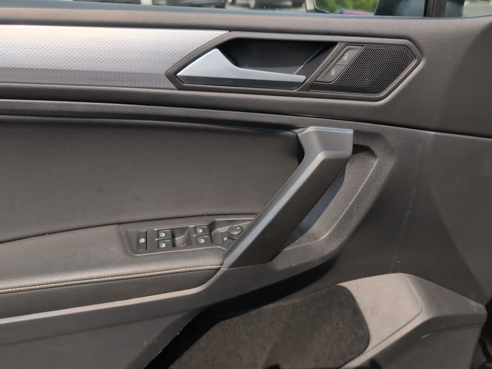 2022 Volkswagen Tiguan S photo 11