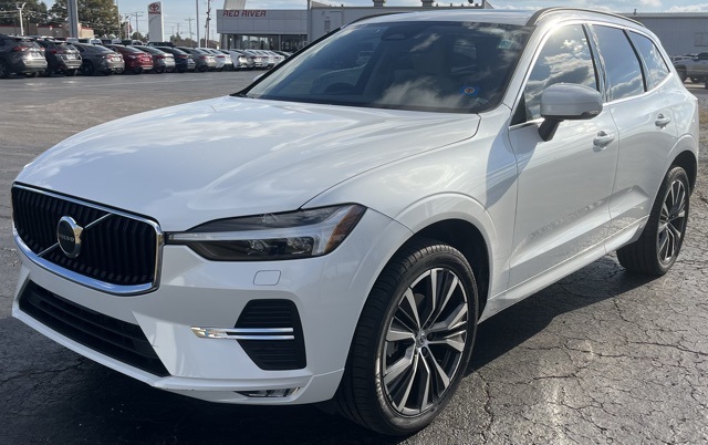 2022 Volvo XC60 B5 Momentum photo 3