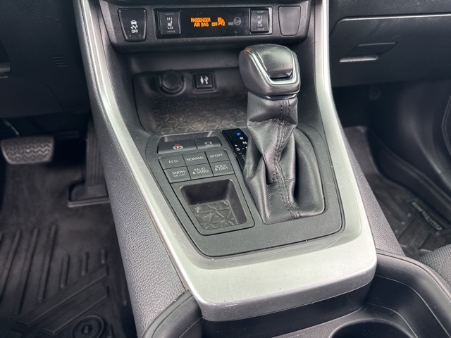 2019 Toyota RAV4 XLE photo 32