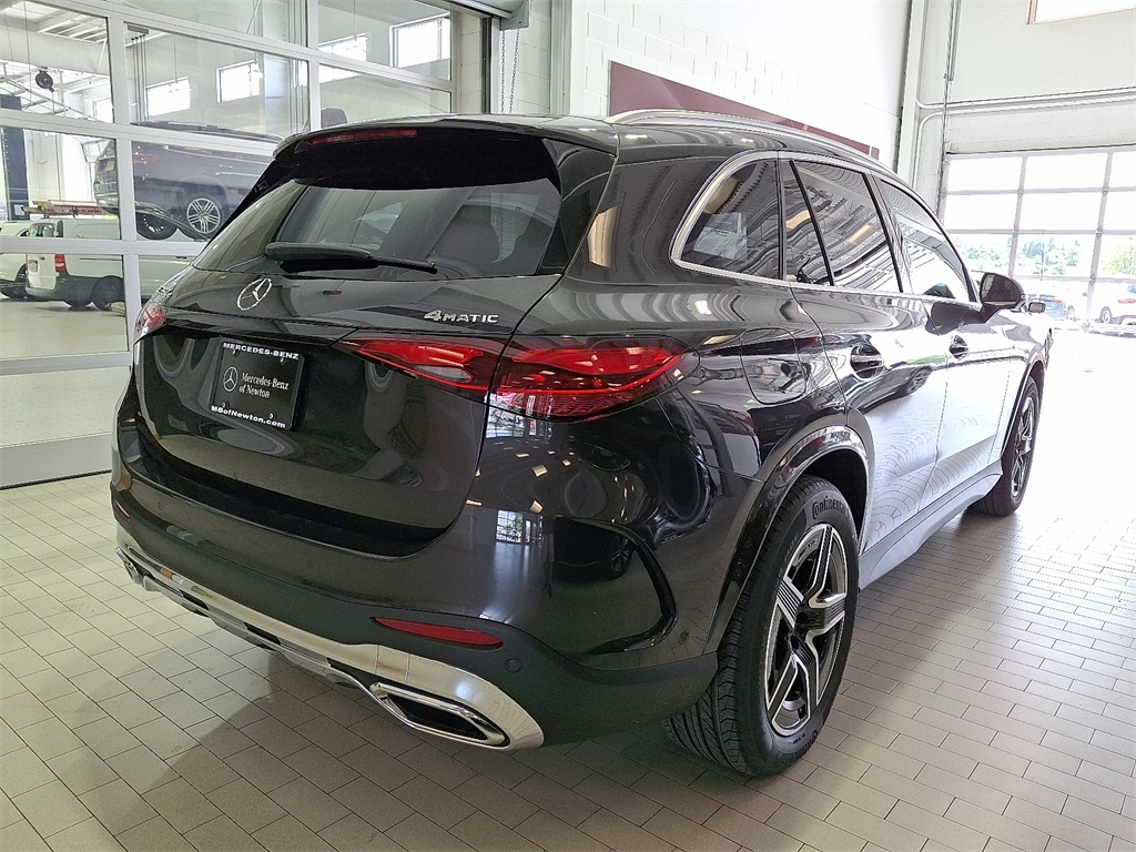 2025 Mercedes Benz GLC 350e 4MATIC photo 4