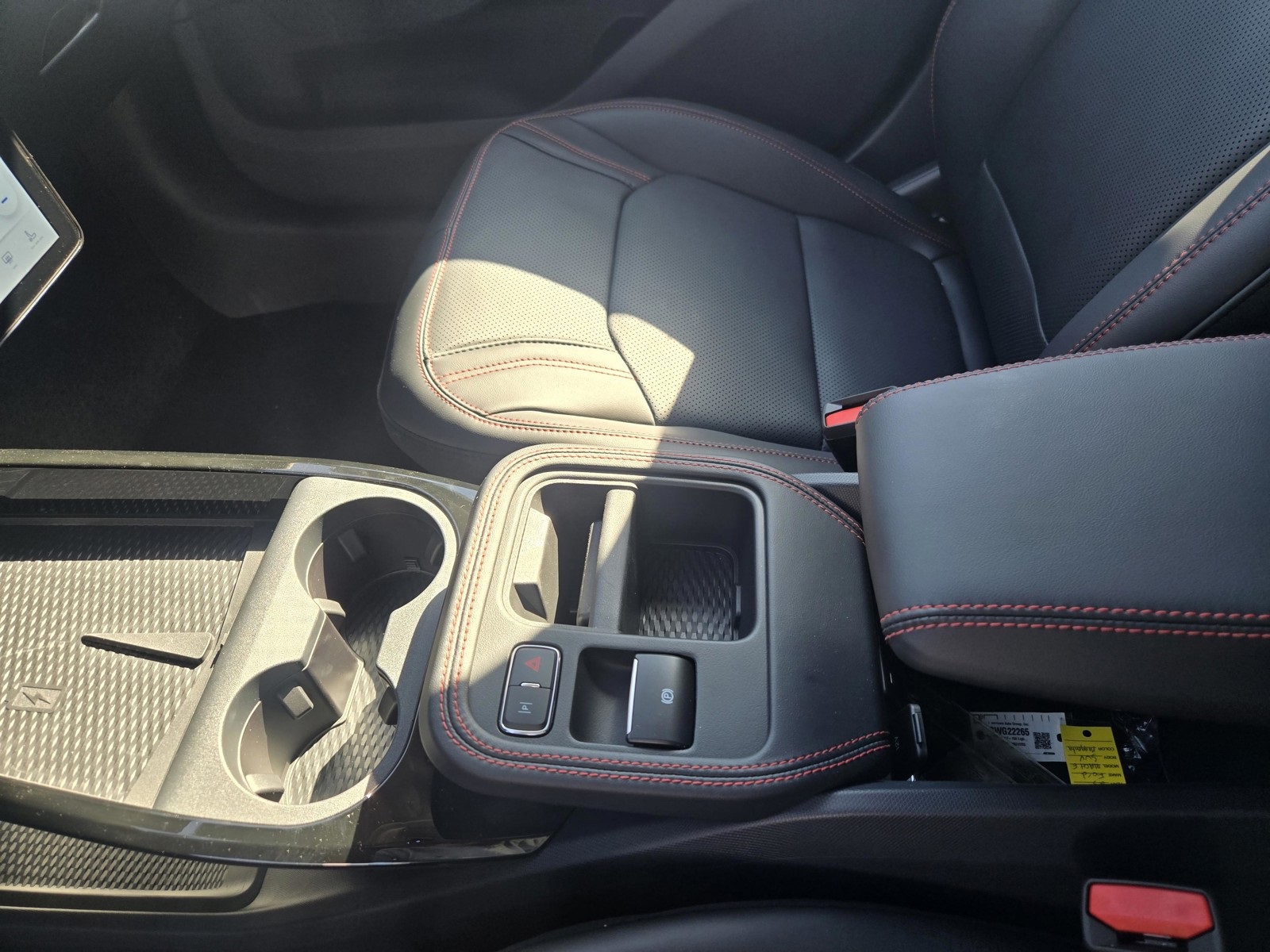 2025 Ford Mustang Mach-E Premium photo 9