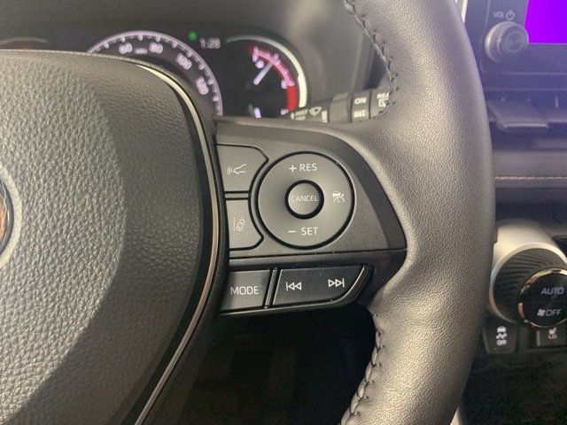 2023 Toyota RAV4 XLE photo 14