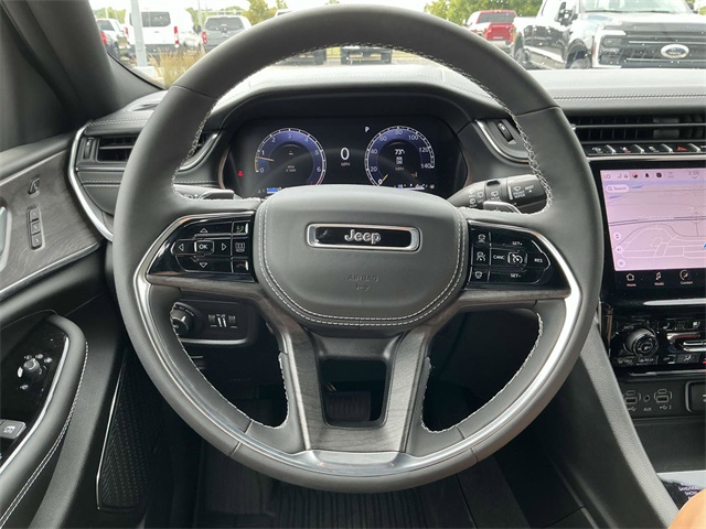 2024 Jeep Grand Cherokee Overland photo 15