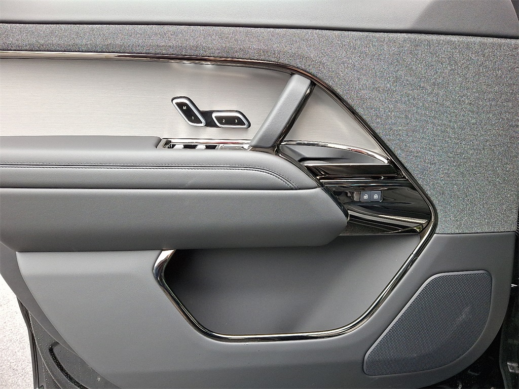 2025 Land Rover Range Rover Sport SE photo 7